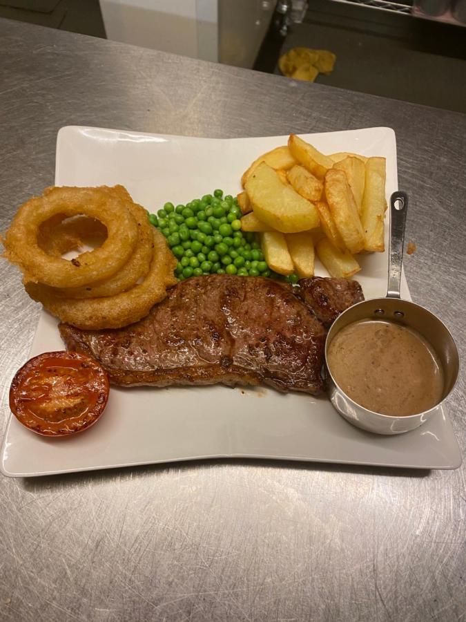 The Albert Inn Nairn Eksteriør billede